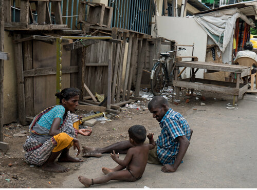 Chennai street family by John Brooks, 사진 for Sale on Singulart