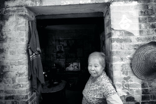 Hainan lady John Brooks
