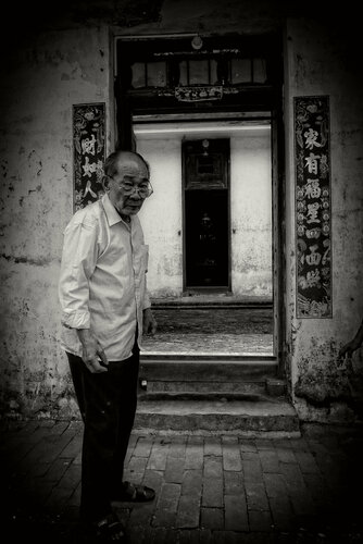 One name family village man. von John Brooks, Fotografie kaufen auf Singulart