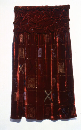 American Dress. Virgen de Tepin (Chili) van Consuelo Jimenez Underwood, Textiel te koop op Singulart