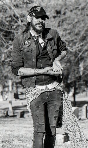 Give Love by Helen Graham, Photography for Sale on Singulart