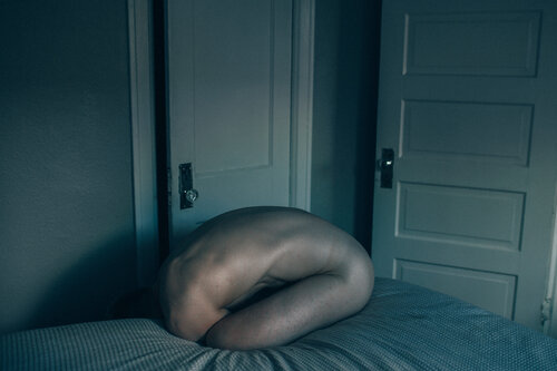 Feeling Blue (Genuine, Expressions, Color, Emotion) von David Pugh, Fotografie kaufen auf Singulart