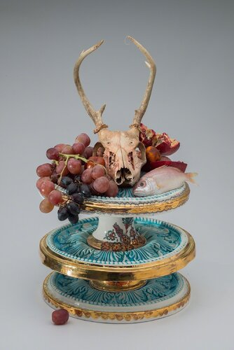 Memento Mori – Platters, Vases with Fish, Grapes, Berries, Pomegranate, Skull di Melanie Sherman, Fotografia in vendita su Singulart