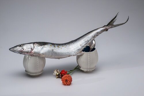 Memento Mori – Cups with Fish, Flowers by Melanie Sherman, 사진 for Sale on Singulart