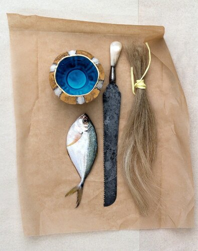 Memento Mori - Cup with Fish, Knife, Horsehair 2013 di Melanie Sherman, Fotografia in vendita su Singulart