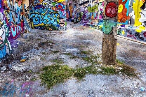 Art Alley 2 by Jack Hayhow, 사진 for Sale on Singulart