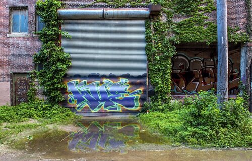 West Bottoms Door de Jack Hayhow, Fotografía a la venta en Singulart