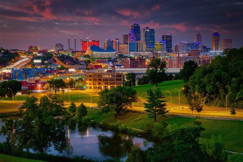 Downtown Drama de Jack Hayhow, Fotografía a la venta en Singulart