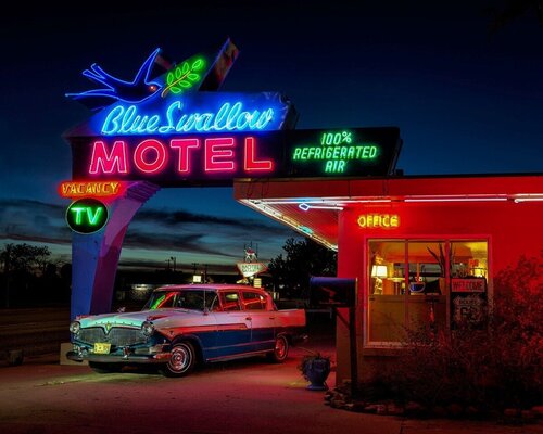 Blue Swallow de Jack Hayhow, Fotografía a la venta en Singulart