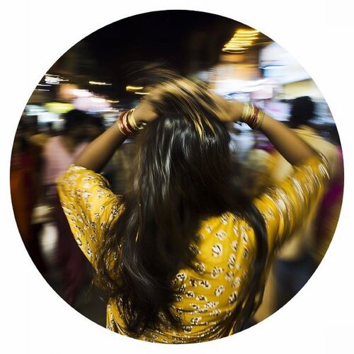 Ahmedabad 151213-84 (India, Street Dancer, Movement, Rhythm, Vibes) von Lord Fauntleroy, Fotografie kaufen auf Singulart