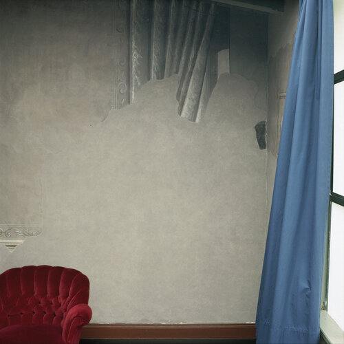 n.t. (Shifting/ House Schwenger armchair) by Sarah Straßmann, 사진 for Sale on Singulart