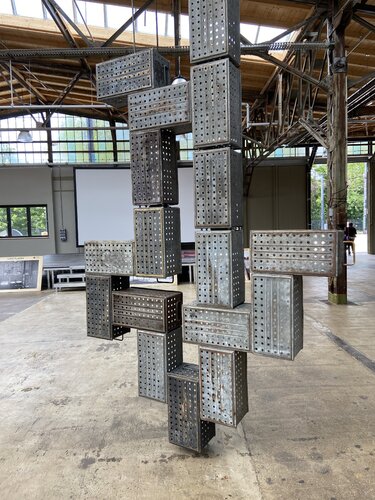 Skulptur ZEBAN      (zZ.ausgestellt in Chemnitz Kulturhauptstadt Garagen-Campus Haupthalle) by Rainer Neundörfer, Sculpture for Sale on Singulart