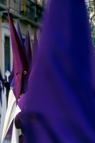 Holy Week (Semana Santa) in Seville, Spain 2003. von Michel Meijer, Fotografie kaufen auf Singulart