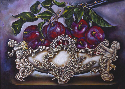 Plums in an antique fruit bowl von Inga Loginova, Malerei kaufen auf Singulart
