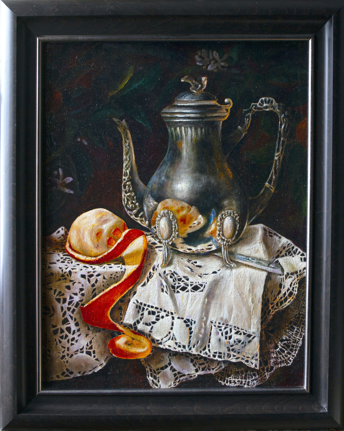 Orange on lace tablecloth with silver coffee pot Inga Loginova Pintura original en venta
