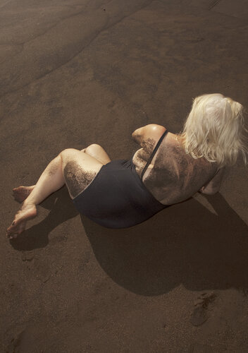Black Sand von Geraldine Haas, Fotografie kaufen auf Singulart