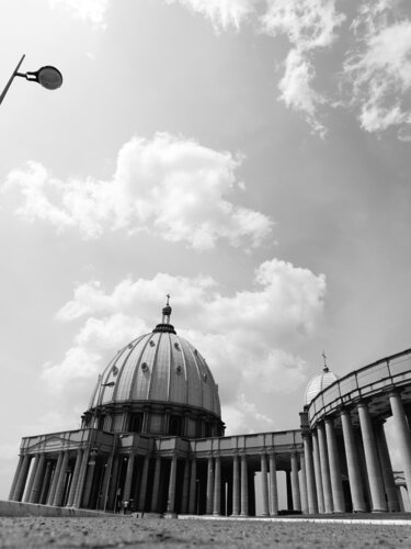 Basilique Notre Dame de la Paix de Mo Lamine Sylla, Fotografía a la venta en Singulart