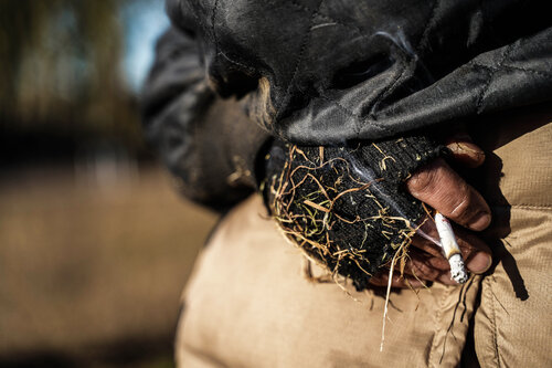 WORKING HANDS di Catharina Dethlefs Hoffmann, Fotografia in vendita su Singulart