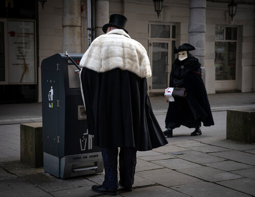 The Mask di Catharina Dethlefs Hoffmann, Fotografia in vendita su Singulart