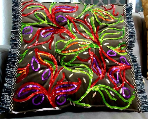 Indian handmade patchwork double faced suede cushion for interior decoration (with Egyptian cotton stuffing) di Hend Al-Batesh, Tessile in vendita su Singulart