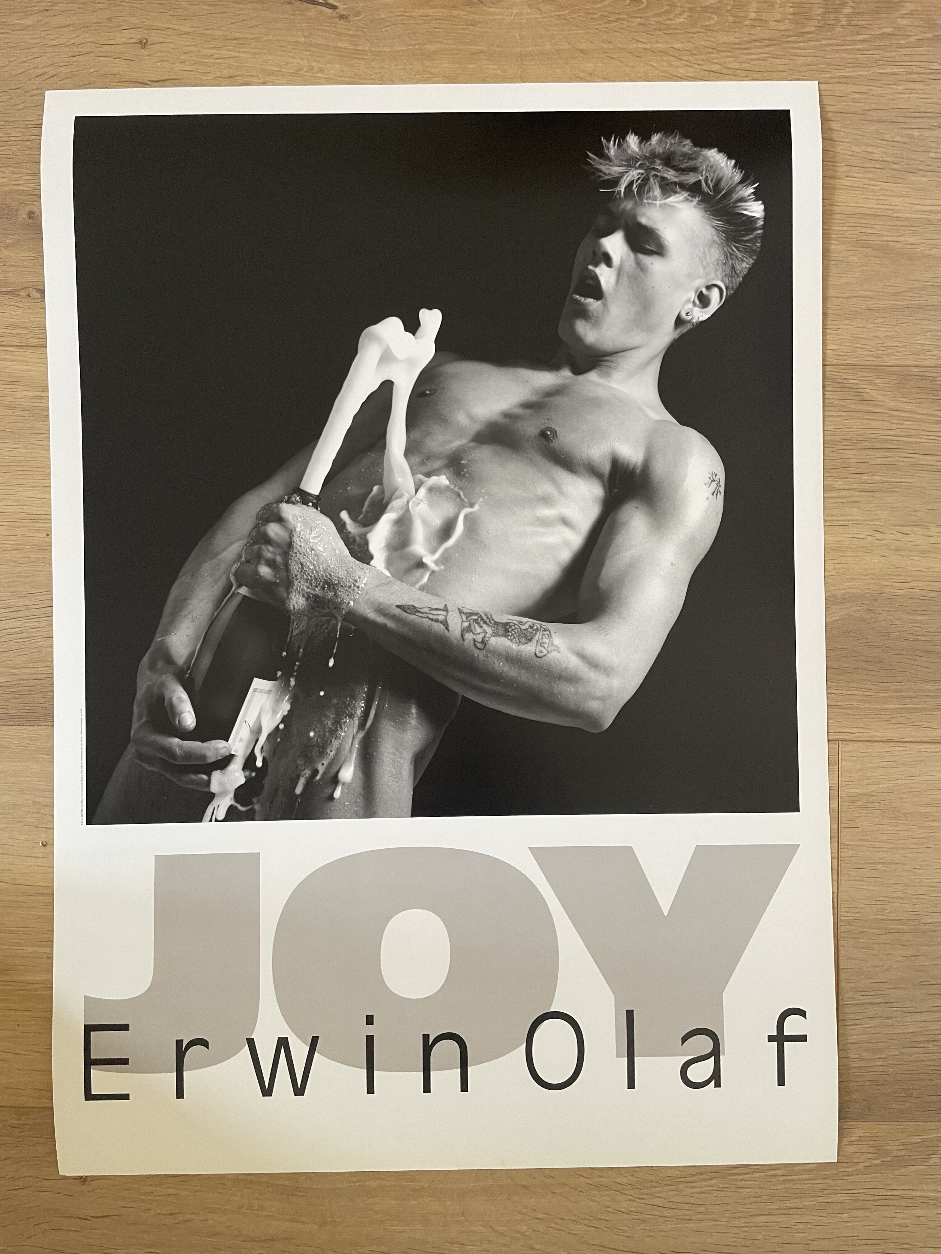 Erwin Olafの作品をSINGULARTで販売中
