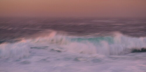 Nordic midnight waves di Trond Are Berge, Fotografia in vendita su Singulart
