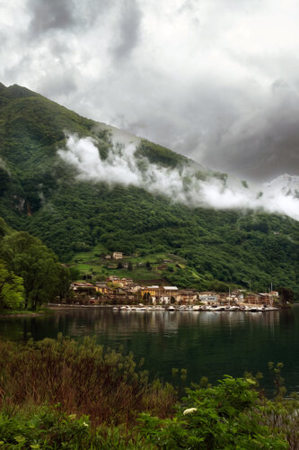 LAGO D'ISEO ITALIA 2024 001 par JEAN-LUC WASMES, Photographie en vente sur Singulart