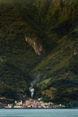 LAGO D'ISEO ITALIA 2024 002 de JEAN-LUC WASMES, Fotografía a la venta en Singulart