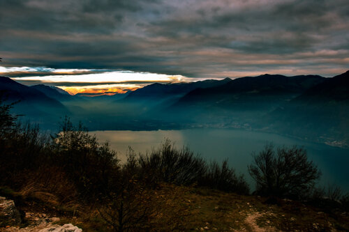 LAGO D'ISEO ITALIA 2024 006 van JEAN-LUC WASMES, Fotografie te koop op Singulart
