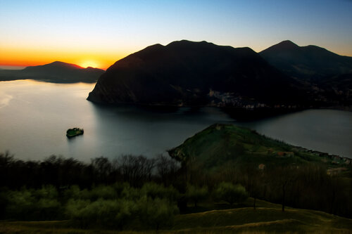 MONTE ISOLA ITALIA JANVIER 22 001 de JEAN-LUC WASMES, Fotografía a la venta en Singulart