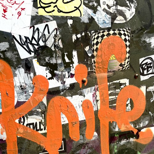 Orange knife… (STREET 2022) by Olivier Messas, 사진 for Sale on Singulart