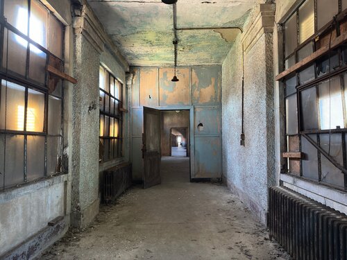 Upstairs hall von Nitouche Anthoussi, Fotografie kaufen auf Singulart