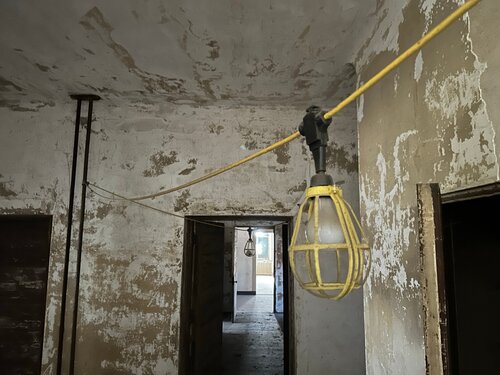 Yellow lamp von Nitouche Anthoussi, Fotografie kaufen auf Singulart