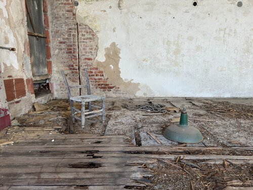Chair at Contagious Ward von Nitouche Anthoussi, Fotografie kaufen auf Singulart