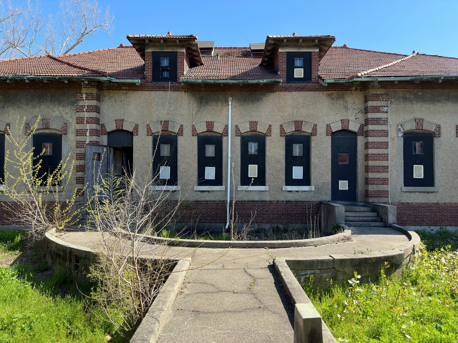 South Side Hospital Complex Nitouche Anthoussi Fotografia in vendita