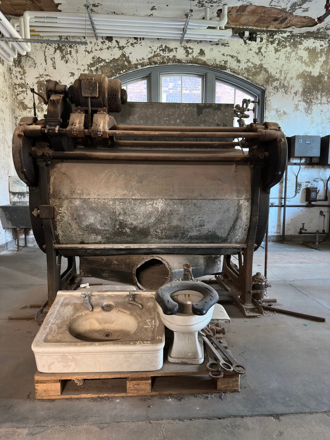 Washing Machine at Laundry Room Nitouche Anthoussi Fotografia in vendita