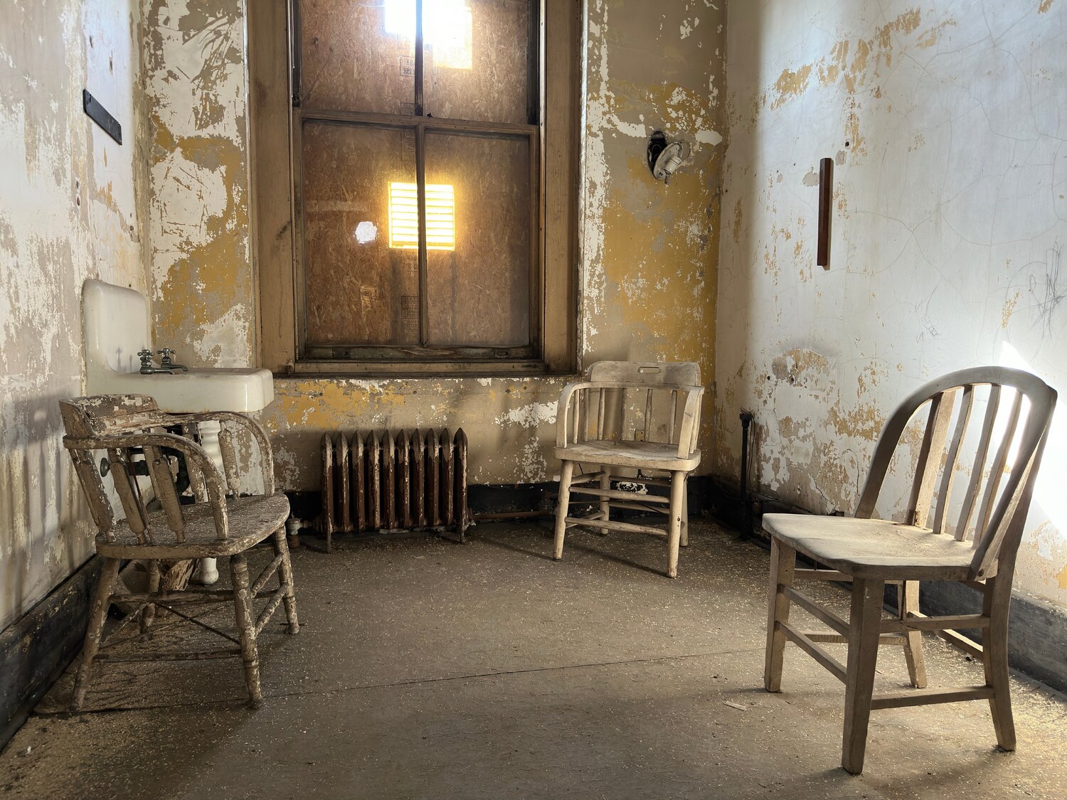 Chairs of autopsis Nitouche Anthoussi Fotografie zu verkaufen