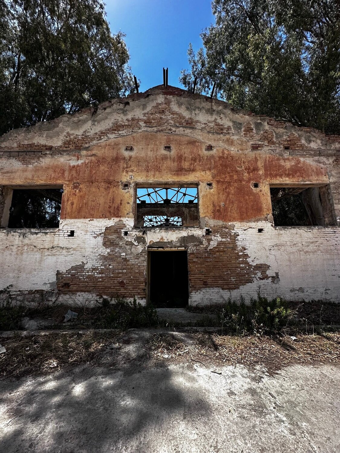 Abandoned Dreams I Nitouche Anthoussi Fotografia in vendita