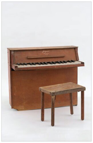 Jaymar Mini Piano (with stool) par ESTAR(SER), Édition en vente sur Singulart
