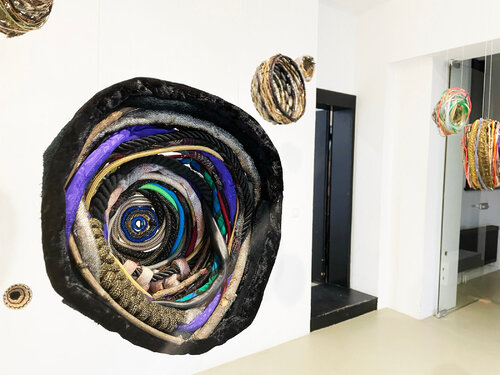 Inhabitants of Schöneberg von Muriel Gallardo Weinstein, Textil kaufen auf Singulart