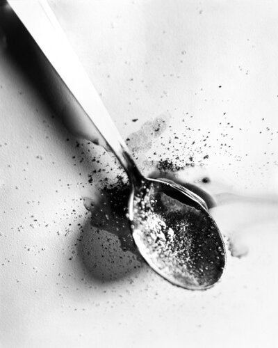 Cuchara con restos de cafe  by Miguel Etchepare, 사진 for Sale on Singulart