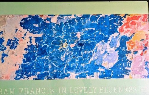 In Lovely Blueness - Vintage Large Lithographic poster, 1985 von Sam Francis, Werk auf Papier kaufen auf Singulart