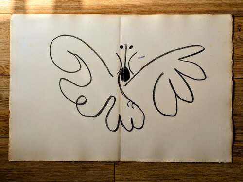 The Butterfly - Original Lithograph, 1962 di Pablo Picasso, Opera su carta in vendita su Singulart