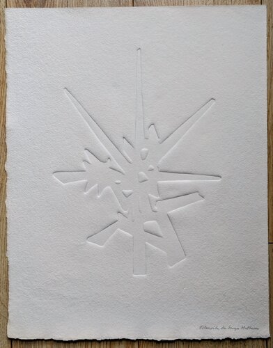 Abstraction VI - Relief on paper / Gauffrage, 1980's par Georges Mathieu, Œuvre sur papier en vente sur Singulart