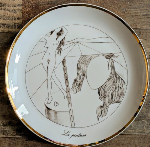 Limited Edition Signed Ceramic Plate with 24k Gold-La Pintura(Painting),1980 by Salvador Dalí, 기타 매체 for Sale on Singulart
