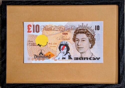 Banksy - Double Queen - Dismal 5 pounds note - Serigraph on canvas, 2015 van Banksy, Afdruk te koop op Singulart