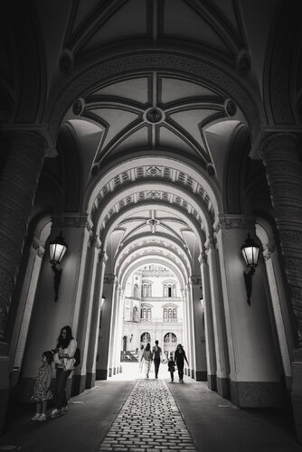 Arched entrance , columns and human landscapes in the Schwerin Castle. von ihsan Okur, Fotografie kaufen auf Singulart