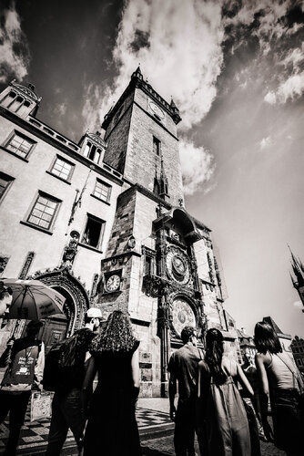People in front of Prague Clock Tower. Wide angle,  B&W . von ihsan Okur, Fotografie kaufen auf Singulart