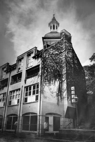 An old building and church tower in background. B&W. di ihsan Okur, Digitale in vendita su Singulart