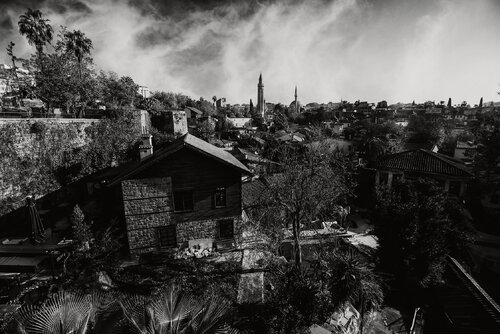 The Silence of Antalya Kaleiçi. par ihsan Okur, Photographie en vente sur Singulart